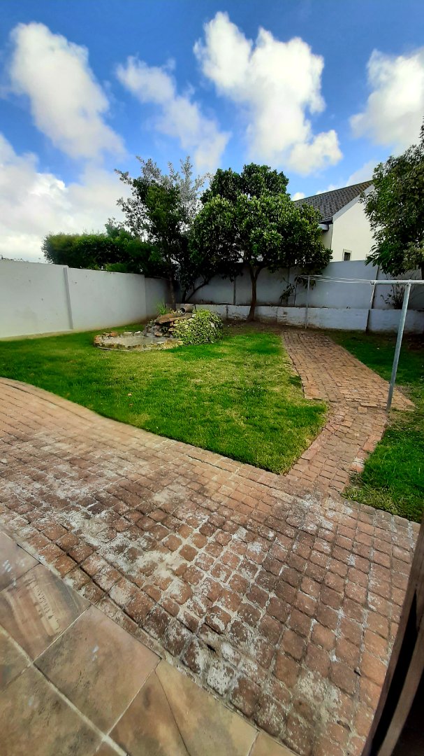 To Let 3 Bedroom Property for Rent in Blue Mountain Village Western Cape